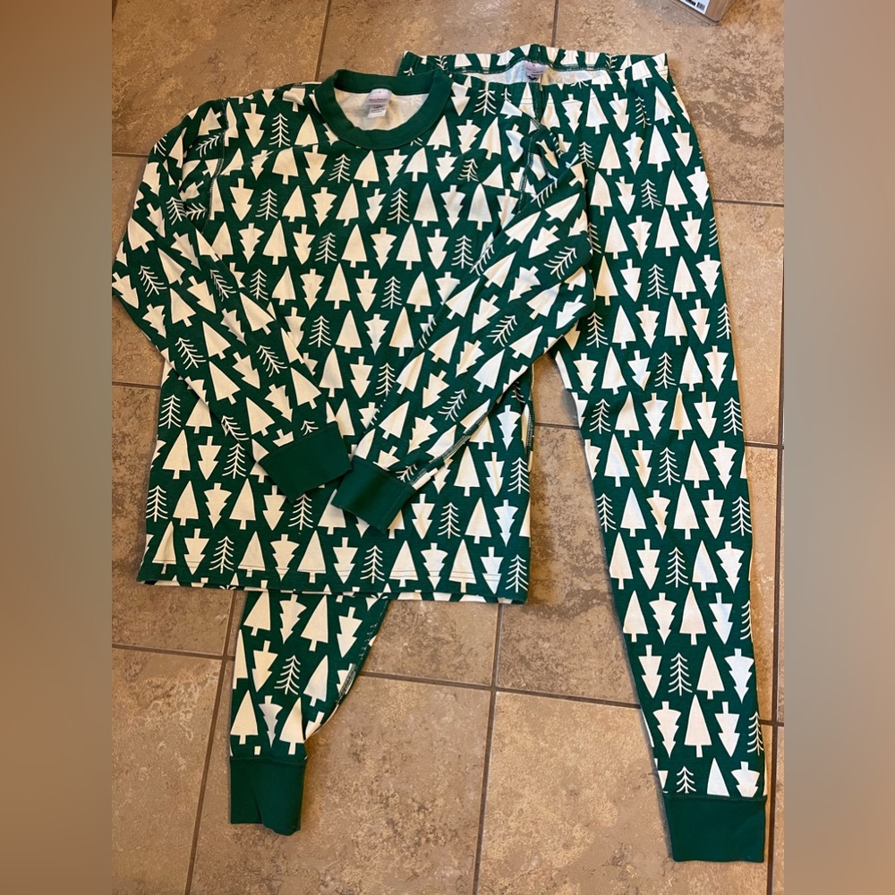 Hanna Anderson Holiday Adult Matching Pajama Set. Size M